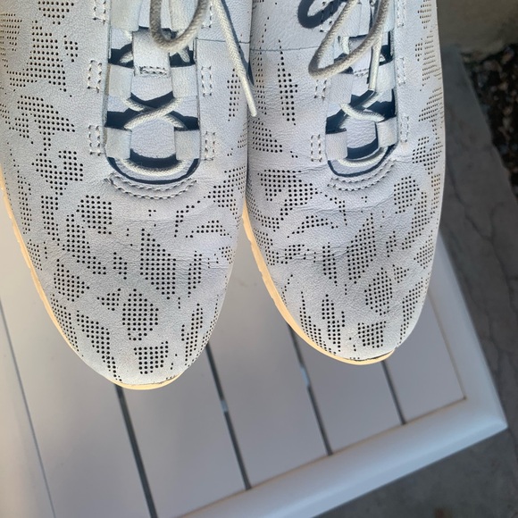 Cole Haan zero grand baby blue leather sneakers perforated size 10B - Picture 7 of 13